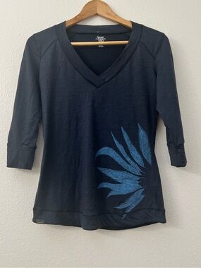 Icebreaker 100% Merino Wool Navy V-Neck 3/4 Sleeve Top with Blue Feather Graphic
